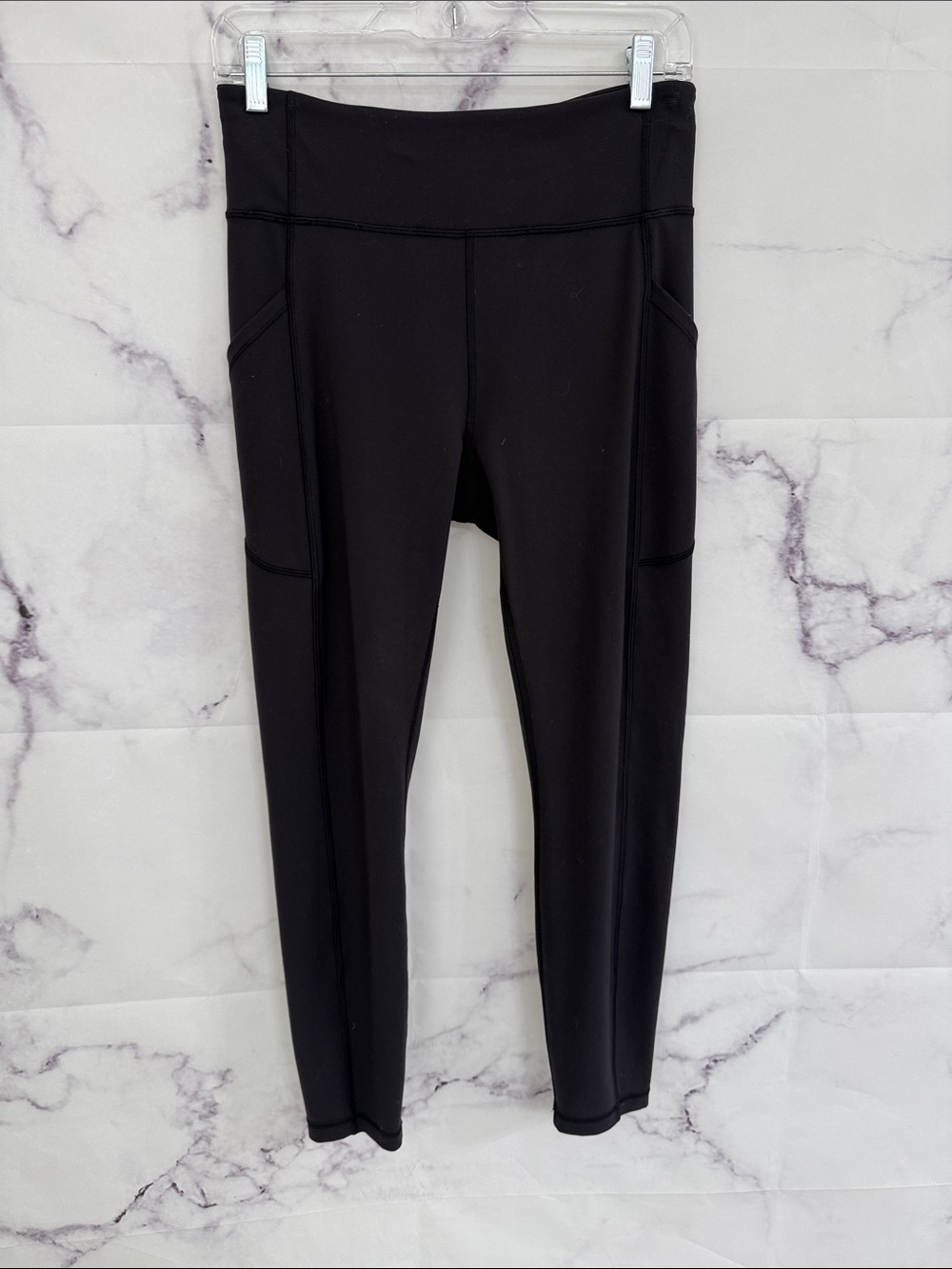 Lululemon black leggings leg pockets cropped size 8
